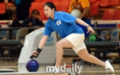 [MD포토] 볼링 이나영, 마스터즈 경기 잡고 4관왕 도전