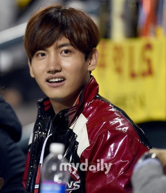 최강창민, LG 트윈스 유광점퍼로 등장하며 팬들에게 직접 사과한다