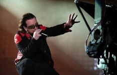 U2 보노, 비행중 전용기 뒷문 떨어져나가 공포의 비행…에어포스 원?