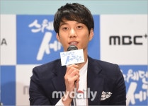 [MD포토] 김이안 치과 의사로 열연해요