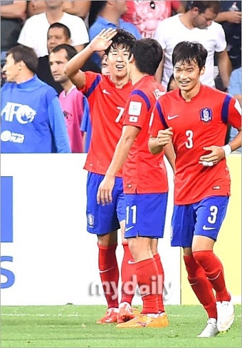 [MD포토] 손흥민 '자신의 첫 골, 8강 연장서 해냈어'