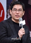 [MD포토] 신한솔 감독 화끈한 욕배틀 영화