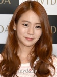 [MD포토] 한승연 '떨리는 화장품 모델'