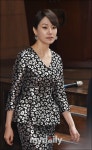 [MD포토] 진경, '화려한 패션 눈에 띄네'