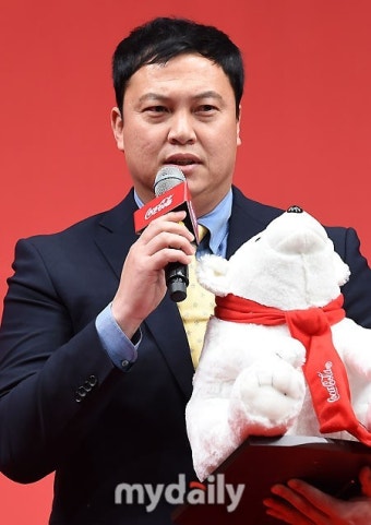 [MD포토] 이운재 코치 '이광종 감독에게 많은 응원 부탁드려요'