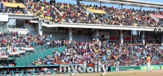 [MD포토] 매진 기록한 프로야구 시범경기 한화-LG