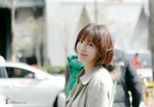 순정에 반하다 김소연, 봄바람에 싱긋 미소