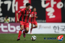서울-성남, 맞대결에서 1-1 무승부…몰리나 60-60 달성