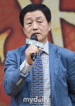 [MD포토] 인사말 하는 최종철 제작자