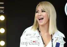 [MD포토] 투애니원 씨엘 팬들의 환호에 미소로 화답