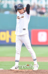 [MD포토] 엑소 백현 폼은 메이저리그급