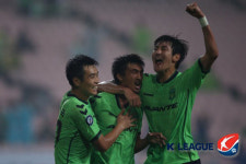 전북, 울산에 역전승…수원, 제주에 4-3 승리