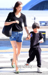 [MD포토] 손태영 '권상우 대신 아들 룩희와 화보 출국'