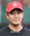 [MD포토] 정의윤 SK 모자쓰고 아직은 어색해