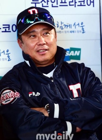 [MD포토] 두산 김태형 감독 '1차전 예감 좋습니다'