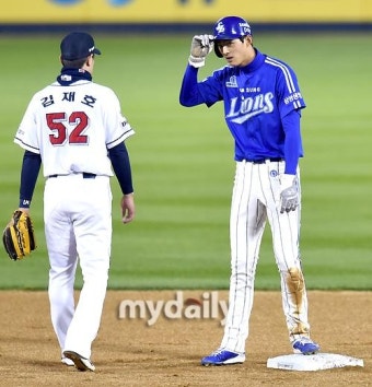 [MD포토] 구자욱 '한국시리즈 첫 선발입니다'