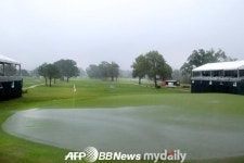 샌더슨 팜스 2R, 악천후로 연이틀 차질