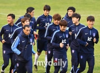 [MD포토] 축구대표팀 승리를 위해 훈련 시작
