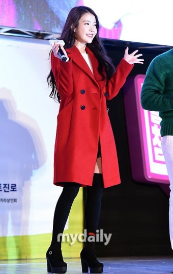 [MD포토] 아이유 '홍대 깜짝 등장'