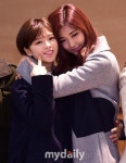 [MD포토] 쯔위-정연 '우리 사랑하게 해주세요'
