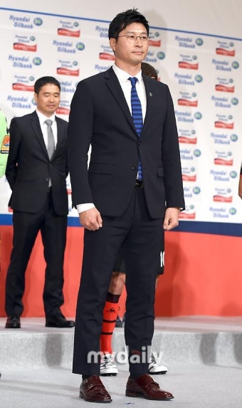 [MD포토] 김도훈 감독 '패셔니스타 감독님'