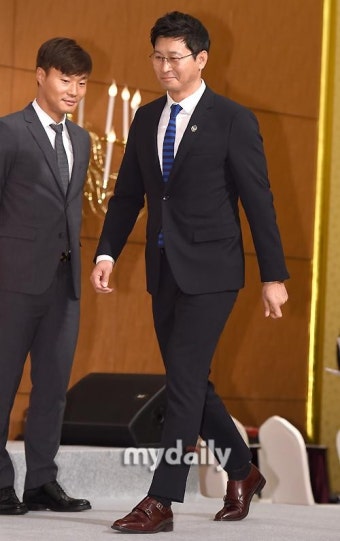 [MD포토] 김도훈 감독 '축구계의 남다른 패셔니스타'