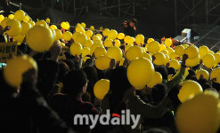 [MD포토] 16년 만에 돌아온 노란 풍선의 물결