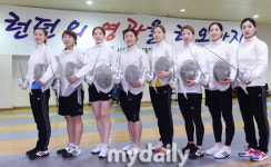 [MD포토] 여자펜싱 선수들 '실력만큼 미모도 뛰어나요'