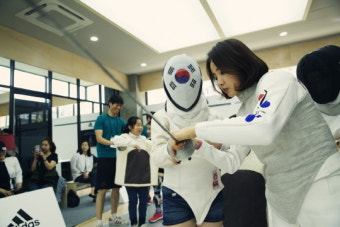 남현희, 펜싱 키즈 클리닉서 꿈나무들 지도