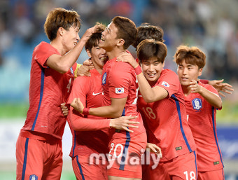 [MD포토] 올림픽축구대표팀 '형님들 대신 웃게 만들어드릴게요'