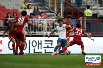 강원, 부산 원정서 무승부…챌린지 선두 등극