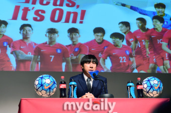 [MD포토] 신태용 감독 '리우올림픽 같이 갈 선수들입니다'