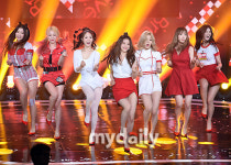 [MD포토] 브레이브걸스 힐 신고도 운동화 처럼 잘 뛰네