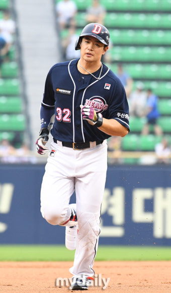 두산 김재환, LG전서 시즌 23호 홈런 폭발