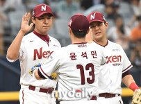 [MD포토] 넥센 '선두 두산에 12-1 대승, 위닝'