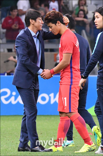 [MD포토] 신태용 감독, '(황)희찬아 수고했어'