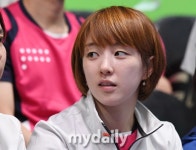[MD포토] 남자 단체 응원하는 서효원