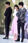 [MD포토] 김유정 '박보검, 진영 사이에서 수줍은 미소'