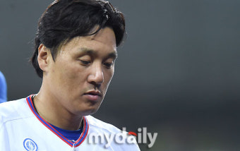 [MD포토] 고개 숙인 이승엽