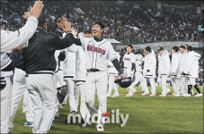 [KS 1차전] ‘기선제압’ 두산, NC 꺾고 75% 확률 잡다