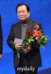 [MD포토] 홍순일 야구박물관 자료수집 위원장 올해의 공로상 수상