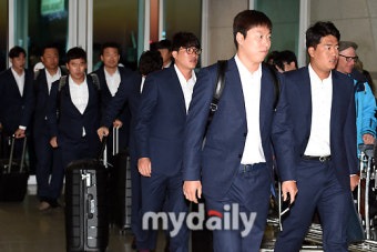 [MD포토] WBC야구대표팀 '수트입고 당당한 발걸음'
