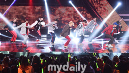 [MD포토]  NCT 127 화려한 무대로 시선 압도