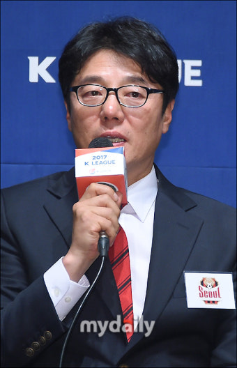 [MD포토] 황선홍 감독, '우리팀에 훌륭한 선수들 많아'