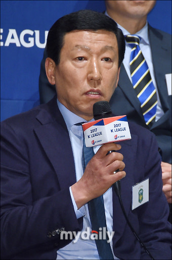 [MD포토] 최강희 감독, '올시즌 강원 우승 기대해'