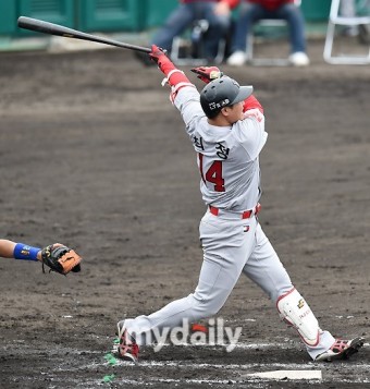 '만루포' SK 최정, 연습경기 3G 연속 홈런