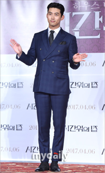 [MD포토] 옥택연 '남자 패션의 정석은 역시 수트'