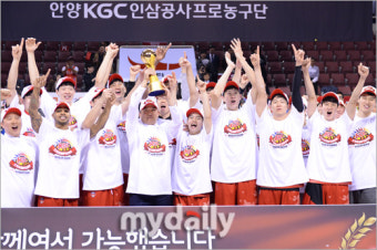 [MD포토] KGC '첫 정규리그 우승, 포효로 기쁨을'