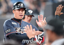 김재환리터칭 | [MD포토] 최진행-하주석 '동점 만들고 왔어'