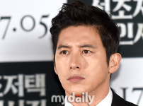 [MD포토] 고수 눈빛 카리스마
